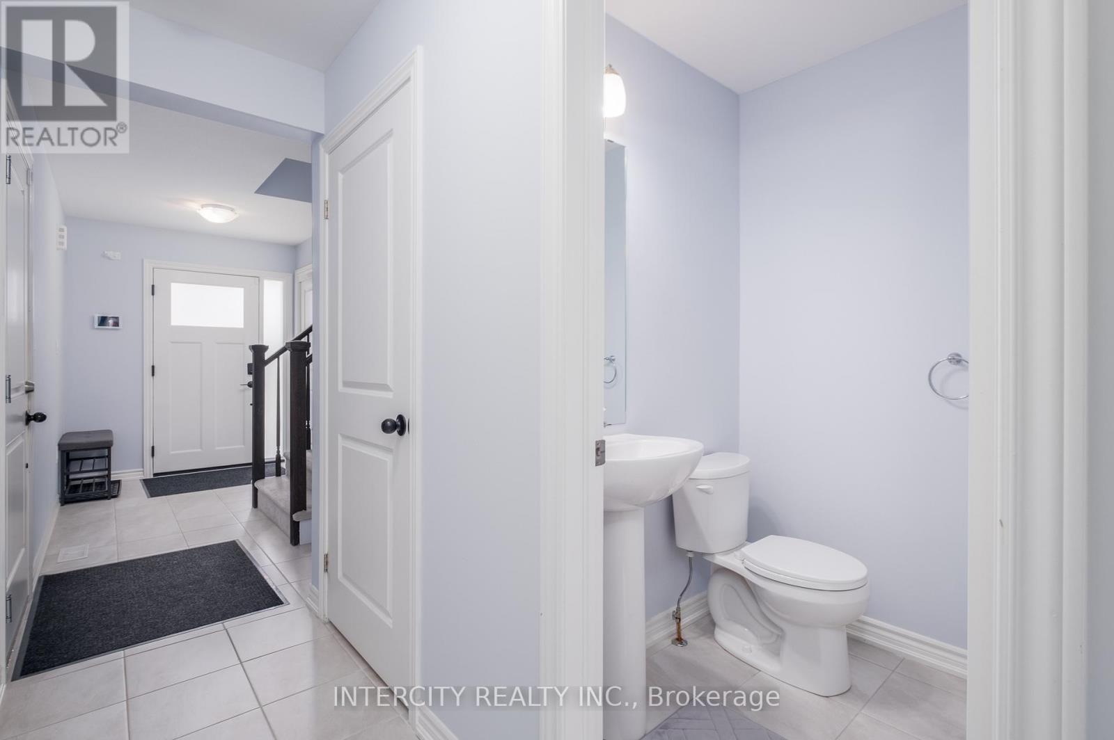 Property at 13 - 7945 OLDFIELD ROAD image 4