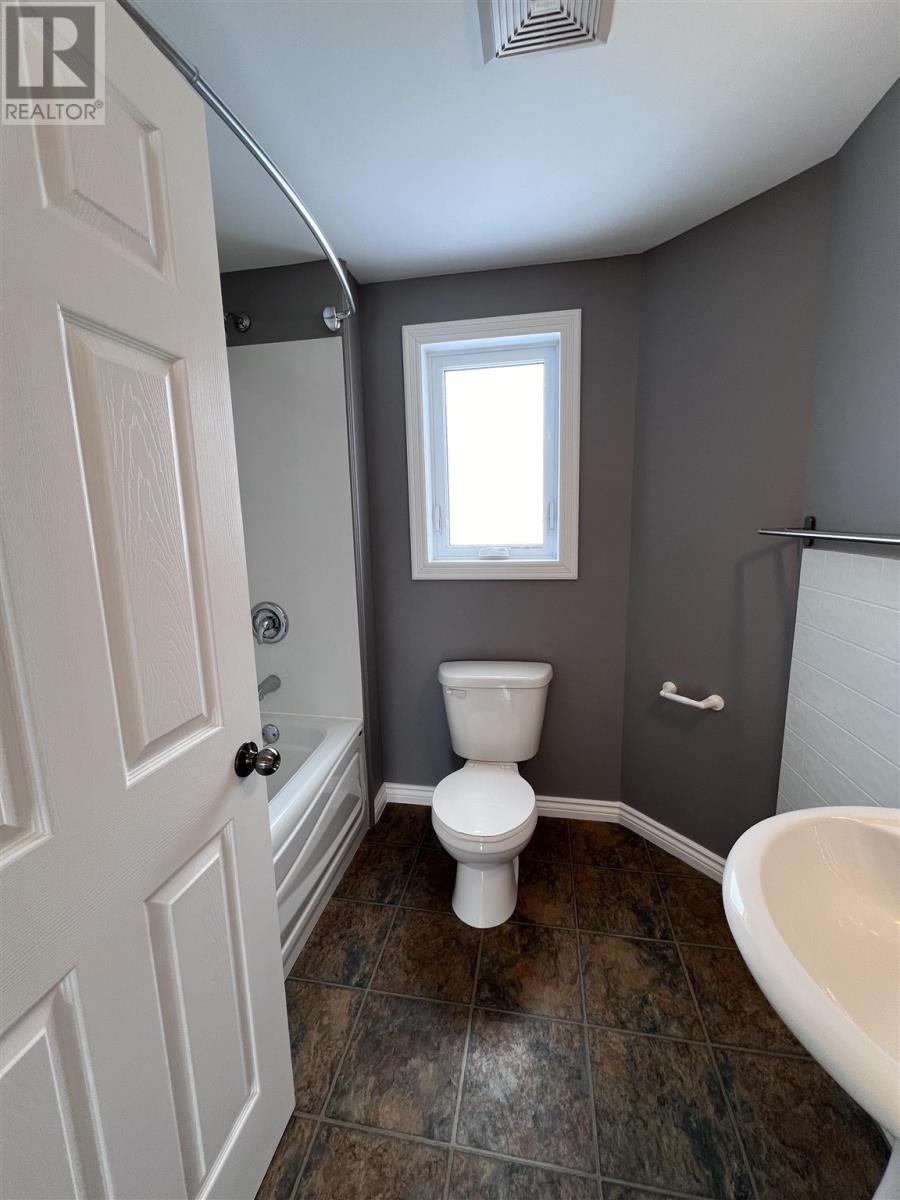 2 Stewart St, Marathon, Ontario  P0T 2E0 - Photo 17 - TB250214