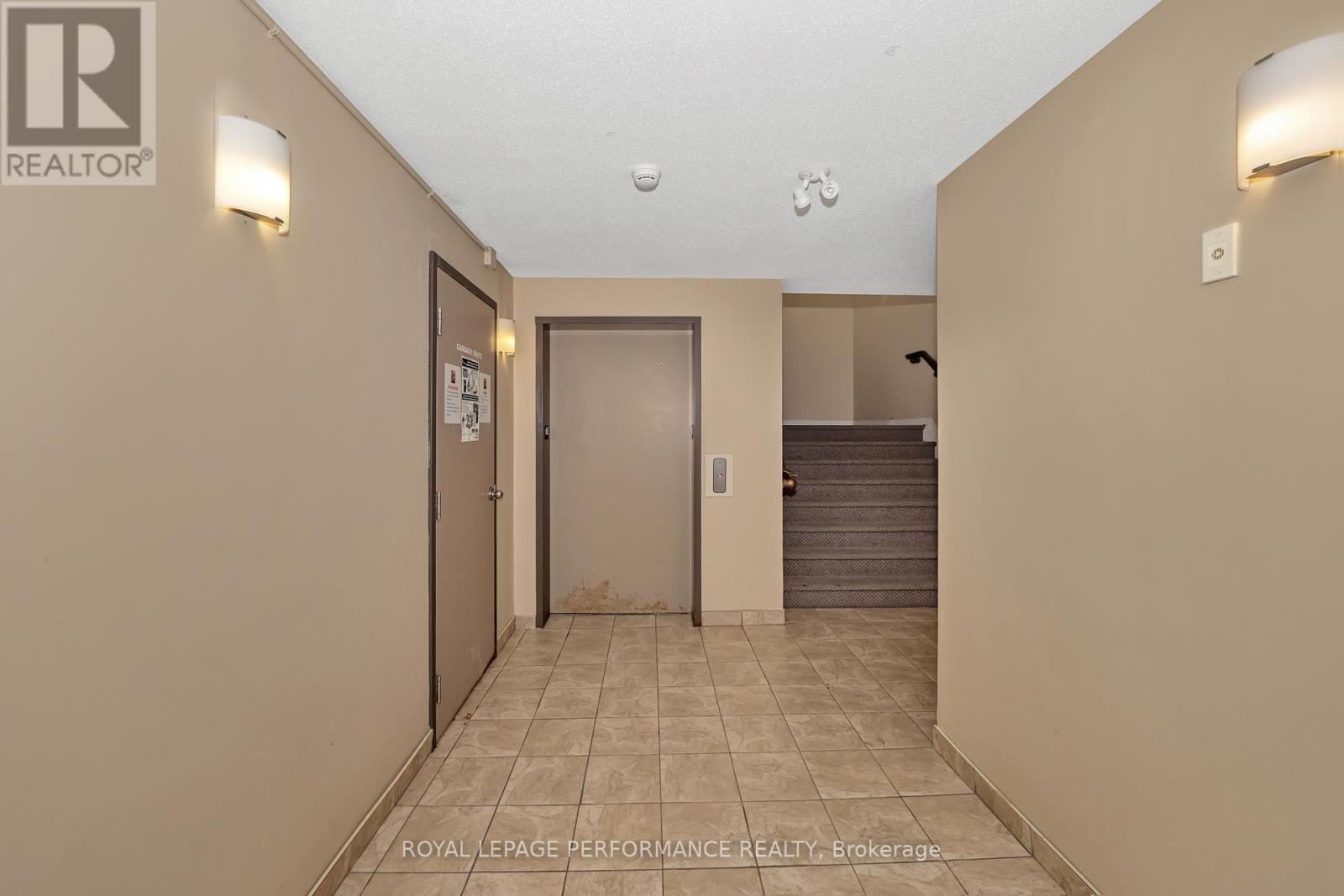 203 - 1921 St Joseph Boulevard, Ottawa, Ontario  K1C 0A3 - Photo 4 - X12207144