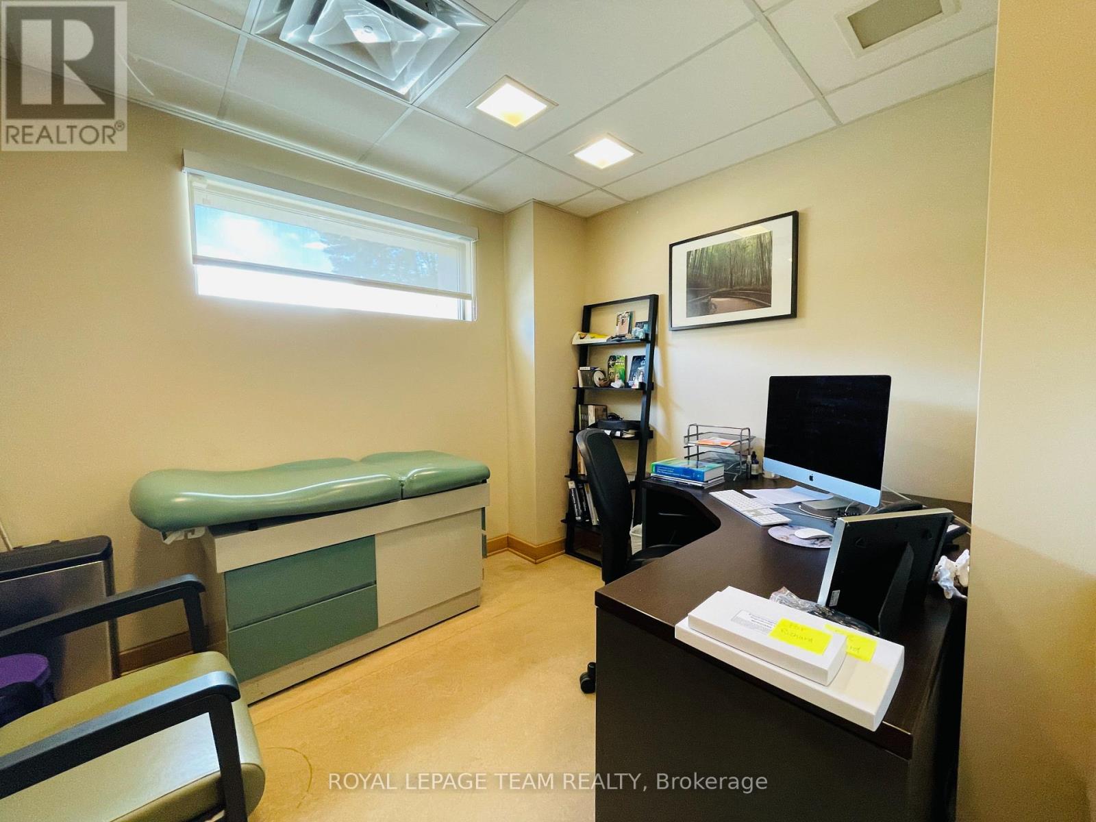 942 Merivale Road, Ottawa, Ontario  K1Z 5Z9 - Photo 10 - X12207230