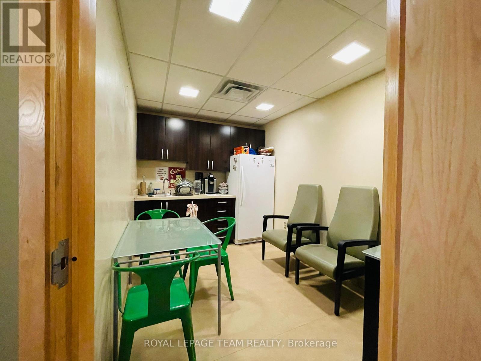 942 Merivale Road, Ottawa, Ontario  K1Z 5Z9 - Photo 14 - X12207230