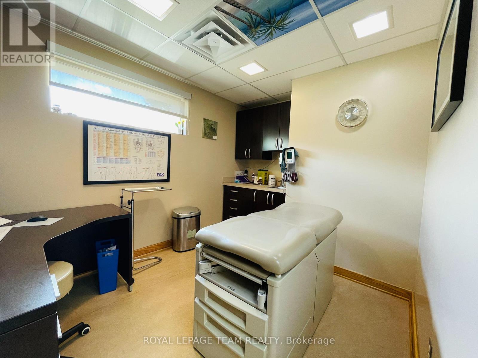 942 Merivale Road, Ottawa, Ontario  K1Z 5Z9 - Photo 8 - X12207230