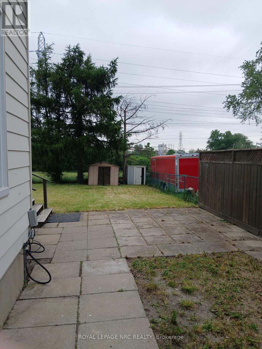 20 Hayes Road, Thorold, Ontario  L2V 1L8 - Photo 3 - X12207134