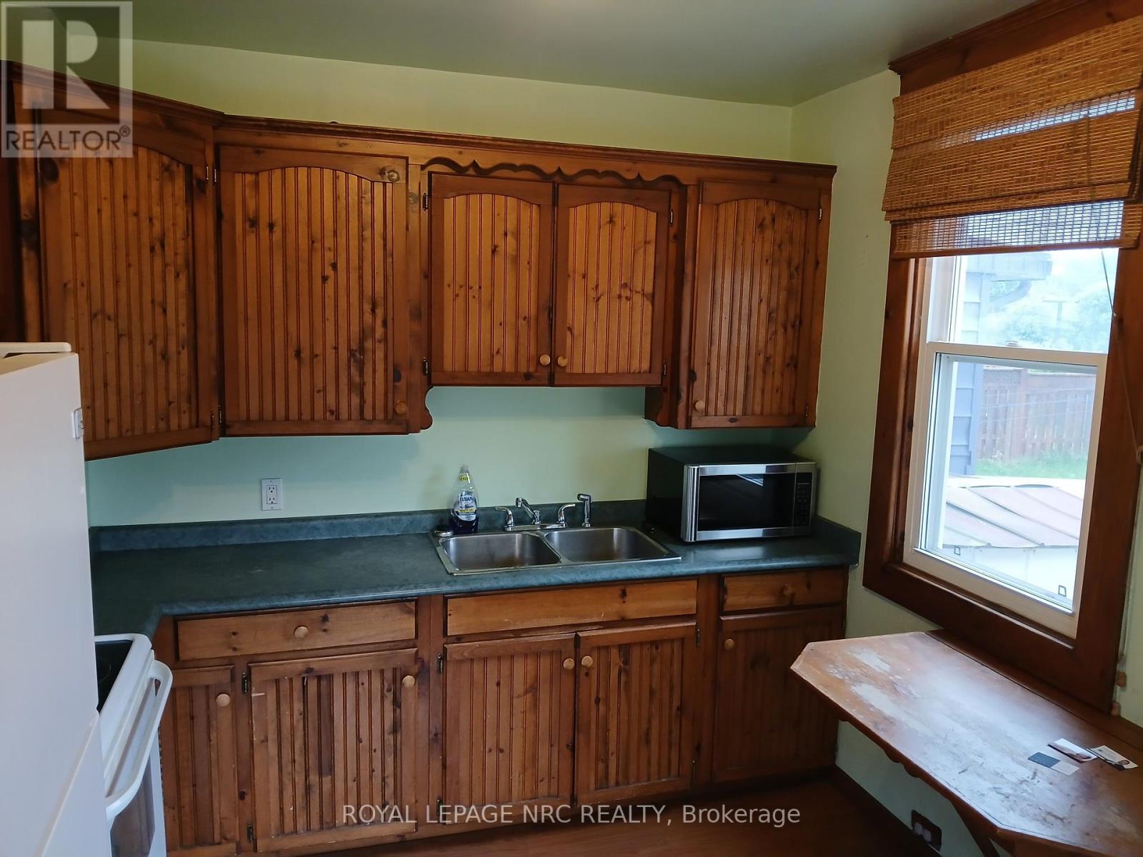 20 Hayes Road, Thorold, Ontario  L2V 1L8 - Photo 5 - X12207134