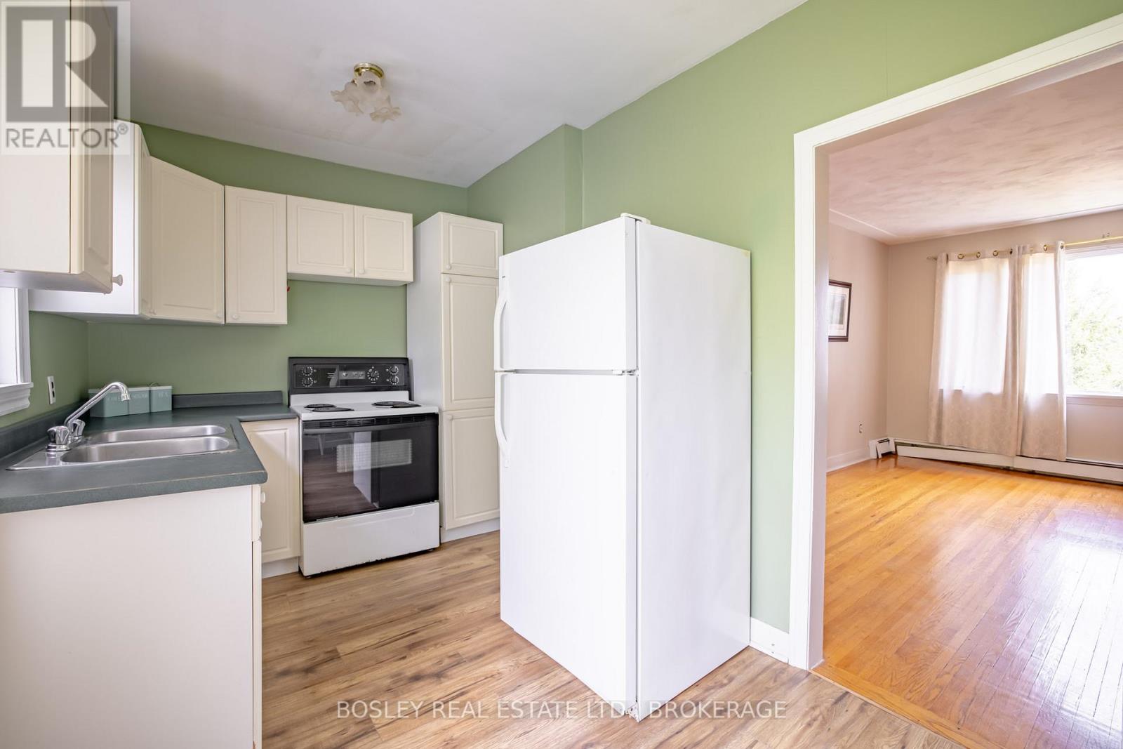 1609 Eighth Avenue, St. Catharines, Ontario  L2R 6P7 - Photo 27 - X12207135