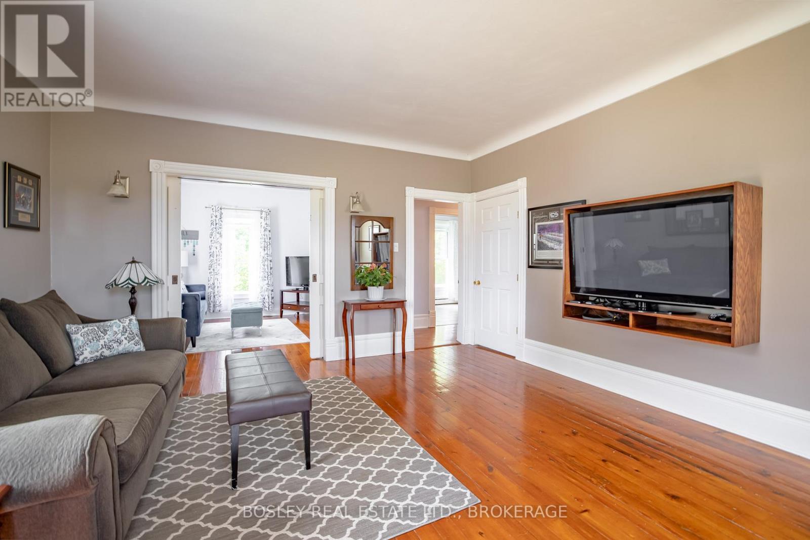 1609 Eighth Avenue, St. Catharines, Ontario  L2R 6P7 - Photo 7 - X12207135