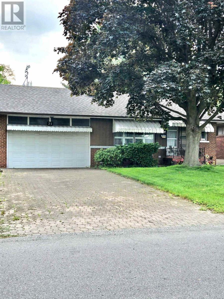 23 Sevenoaks Avenue, Toronto, Ontario  M8Z 3P6 - Photo 2 - W12207008