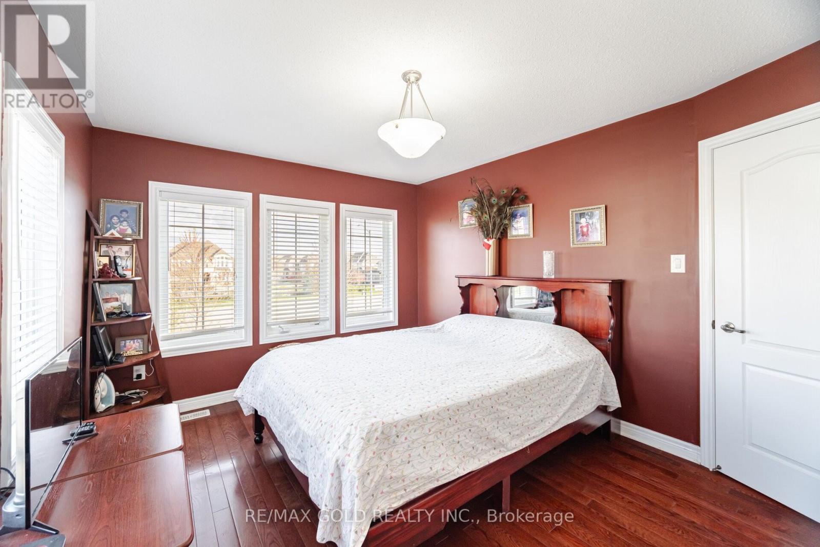 4 Fanfare Place, Brampton (Bram East), Ontario  L6P 3E2 - Photo 16 - W12207018