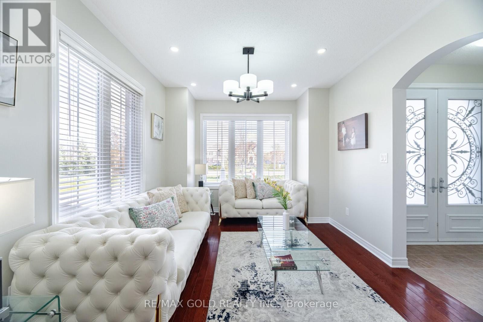 4 Fanfare Place, Brampton (Bram East), Ontario  L6P 3E2 - Photo 3 - W12207018