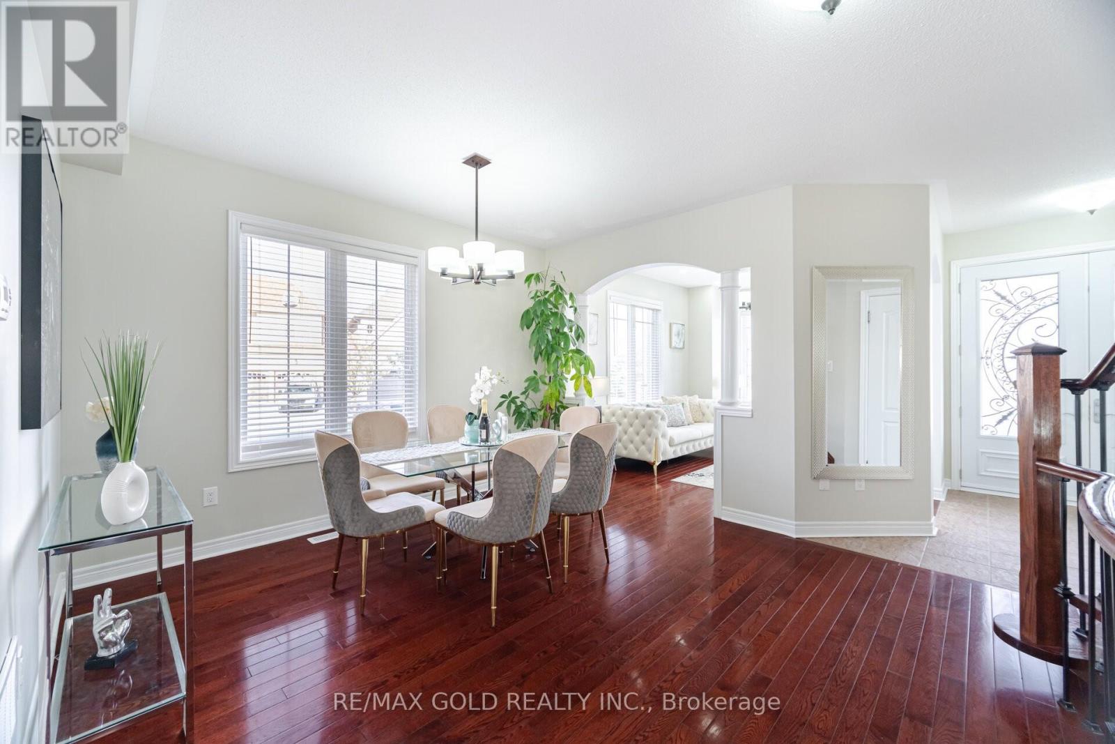 4 Fanfare Place, Brampton, Ontario  L6P 3E2 - Photo 5 - W12207018