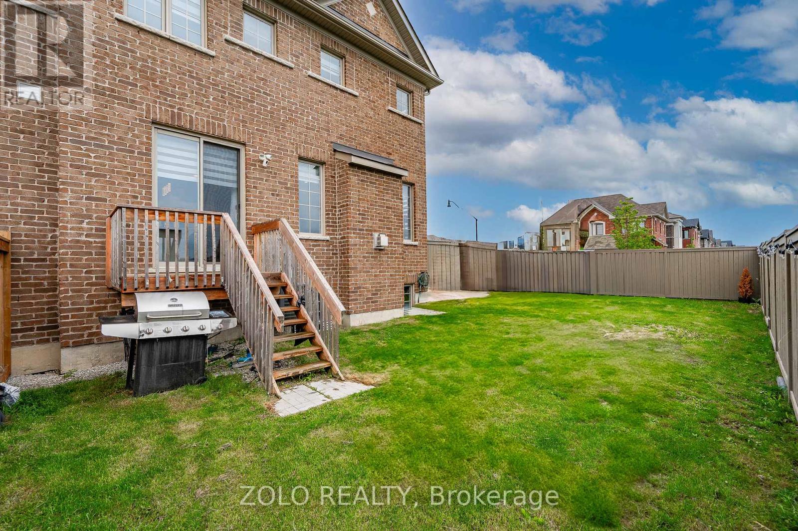 2 Circus Crescent, Brampton, Ontario  L7A 0H1 - Photo 36 - W12207031