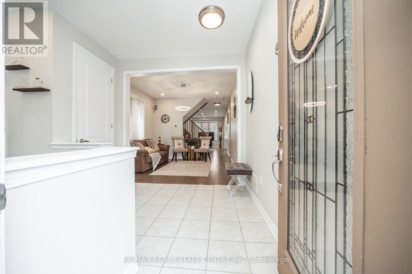 343 Emmett Landing, Milton, Ontario  L9E 0A6 - Photo 4 - W12207061