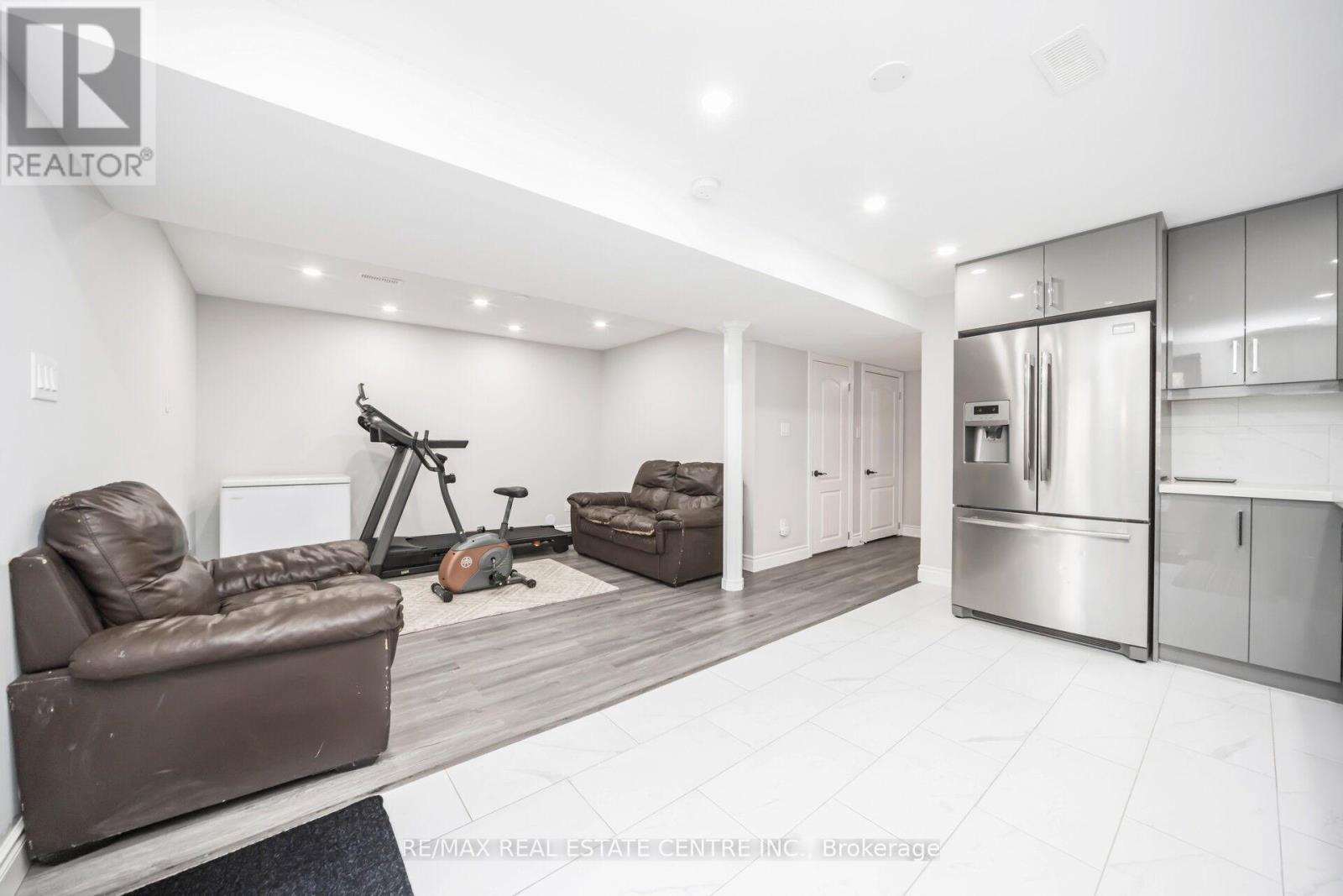 343 Emmett Landing, Milton, Ontario  L9E 0A6 - Photo 40 - W12207061