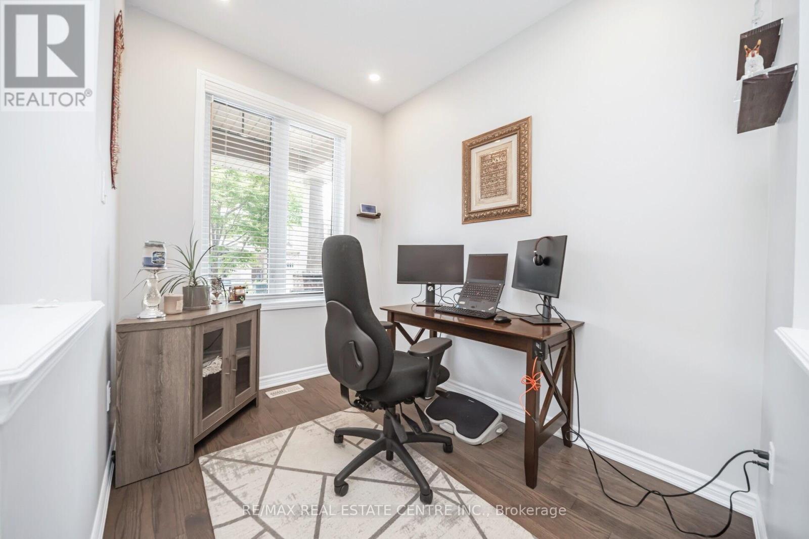 343 Emmett Landing, Milton, Ontario  L9E 0A6 - Photo 6 - W12207061