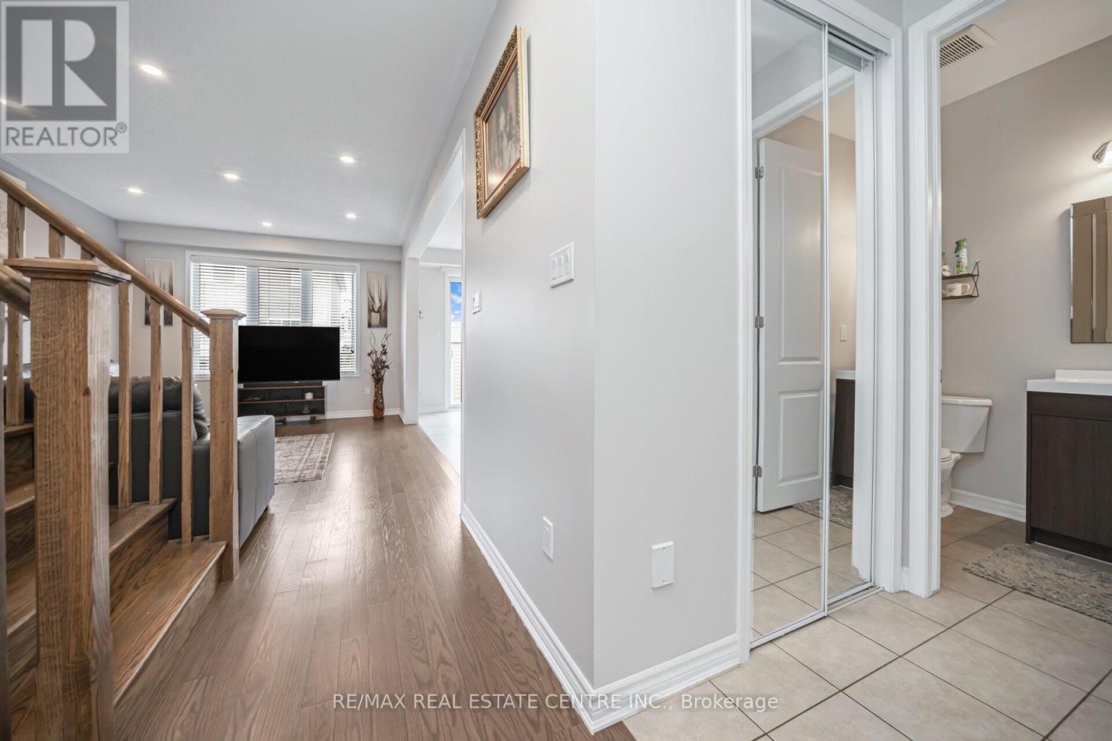 343 Emmett Landing, Milton, Ontario  L9E 0A6 - Photo 9 - W12207061