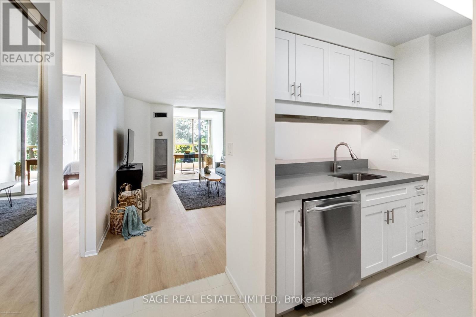 309 - 20 Southport Street, Toronto (High Park-Swansea), Ontario  M6S 4Y8 - Photo 3 - W12207080