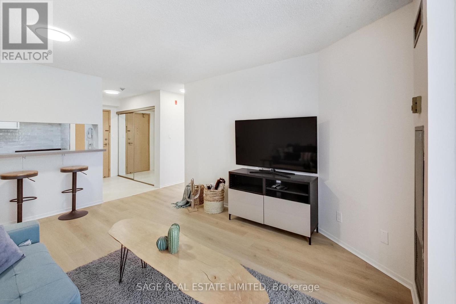 309 - 20 Southport Street, Toronto (High Park-Swansea), Ontario  M6S 4Y8 - Photo 8 - W12207080
