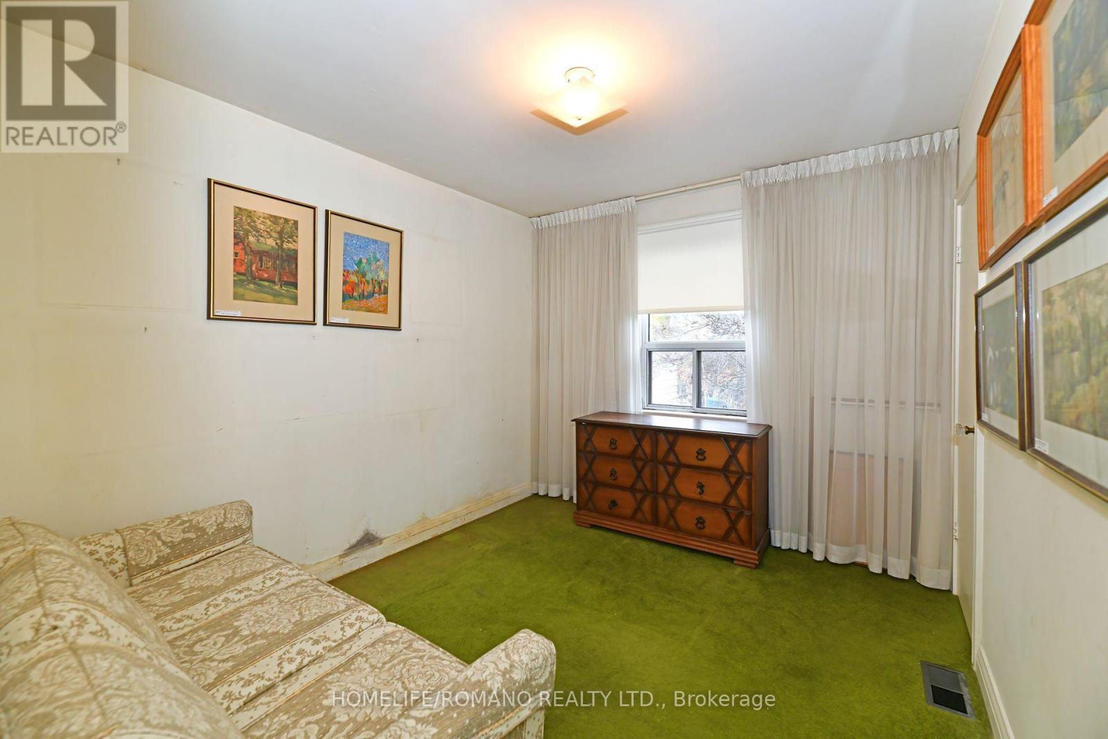 238 Epsom Downs Drive, Toronto, Ontario  M3M 1T4 - Photo 11 - W12207082