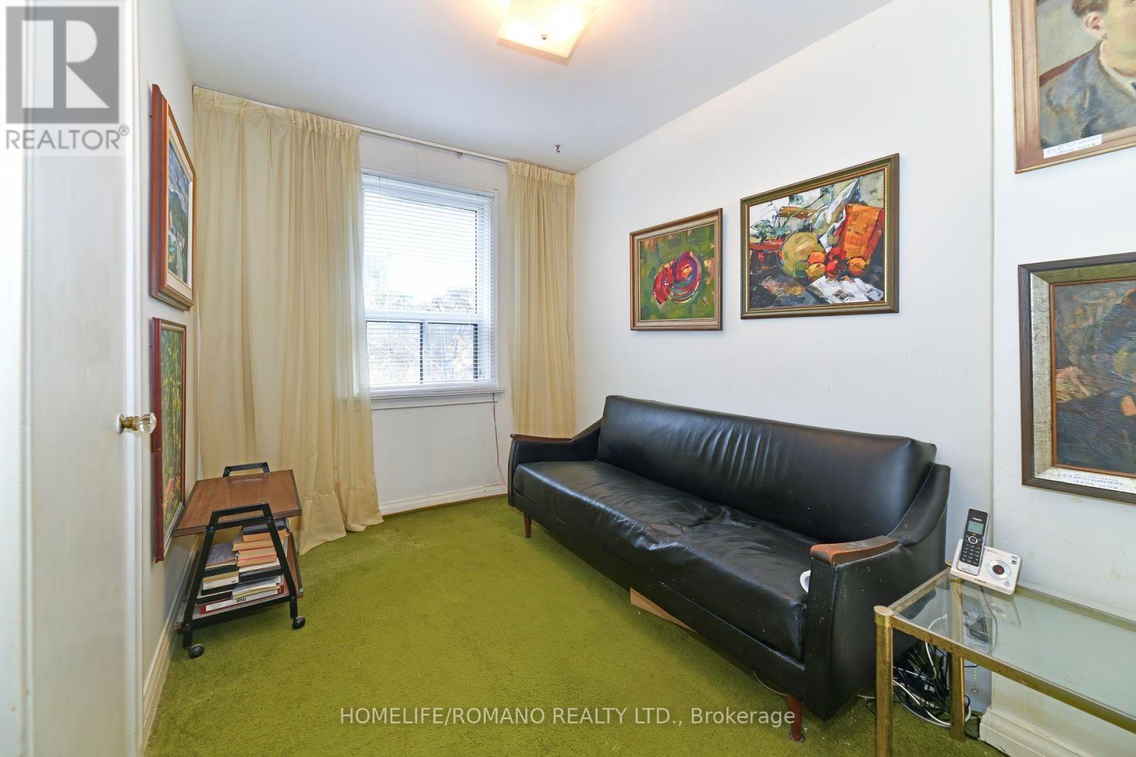 238 Epsom Downs Drive, Toronto, Ontario  M3M 1T4 - Photo 12 - W12207082