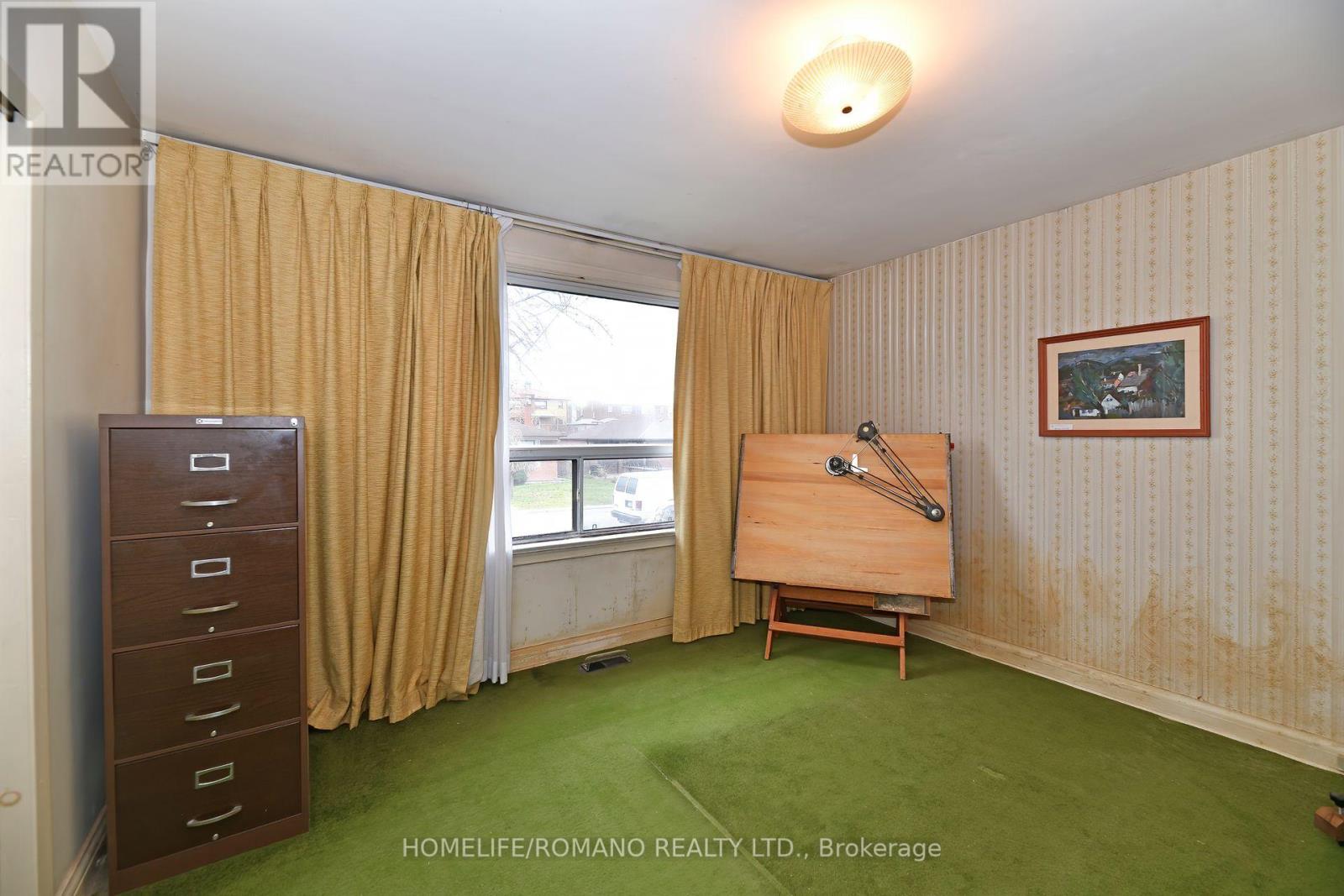 238 Epsom Downs Drive, Toronto, Ontario  M3M 1T4 - Photo 13 - W12207082