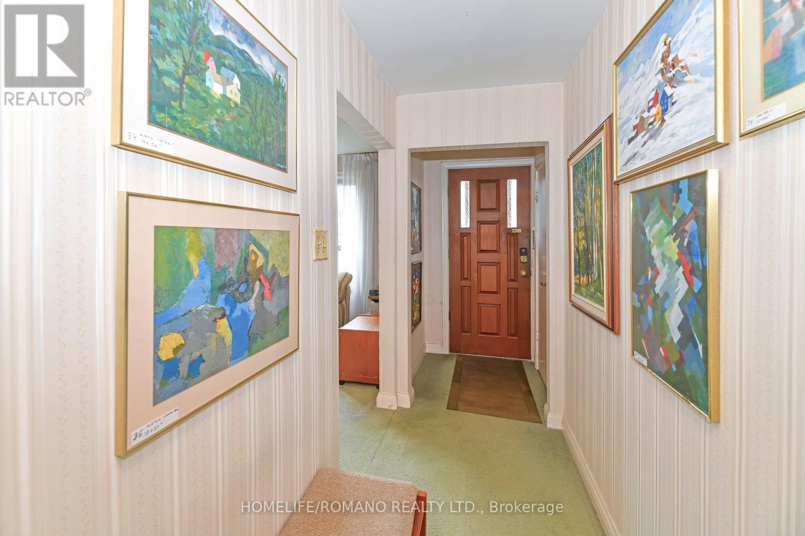 238 Epsom Downs Drive, Toronto, Ontario  M3M 1T4 - Photo 2 - W12207082