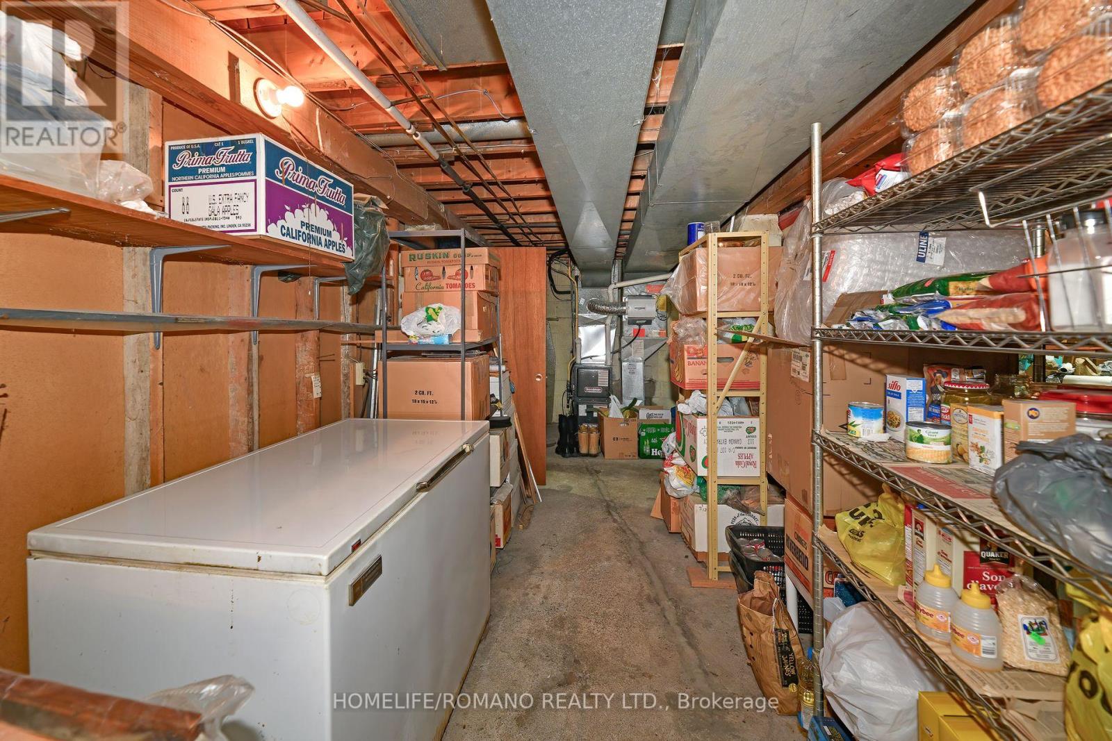 238 Epsom Downs Drive, Toronto, Ontario  M3M 1T4 - Photo 22 - W12207082