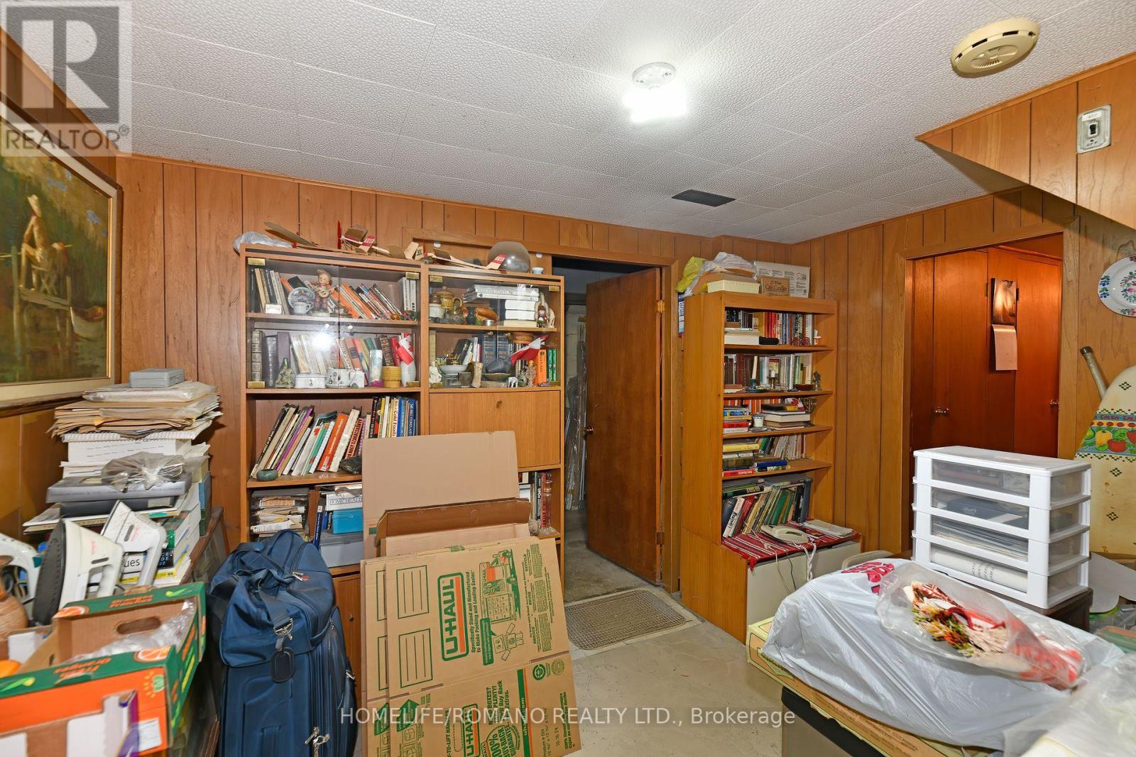 238 Epsom Downs Drive, Toronto, Ontario  M3M 1T4 - Photo 23 - W12207082