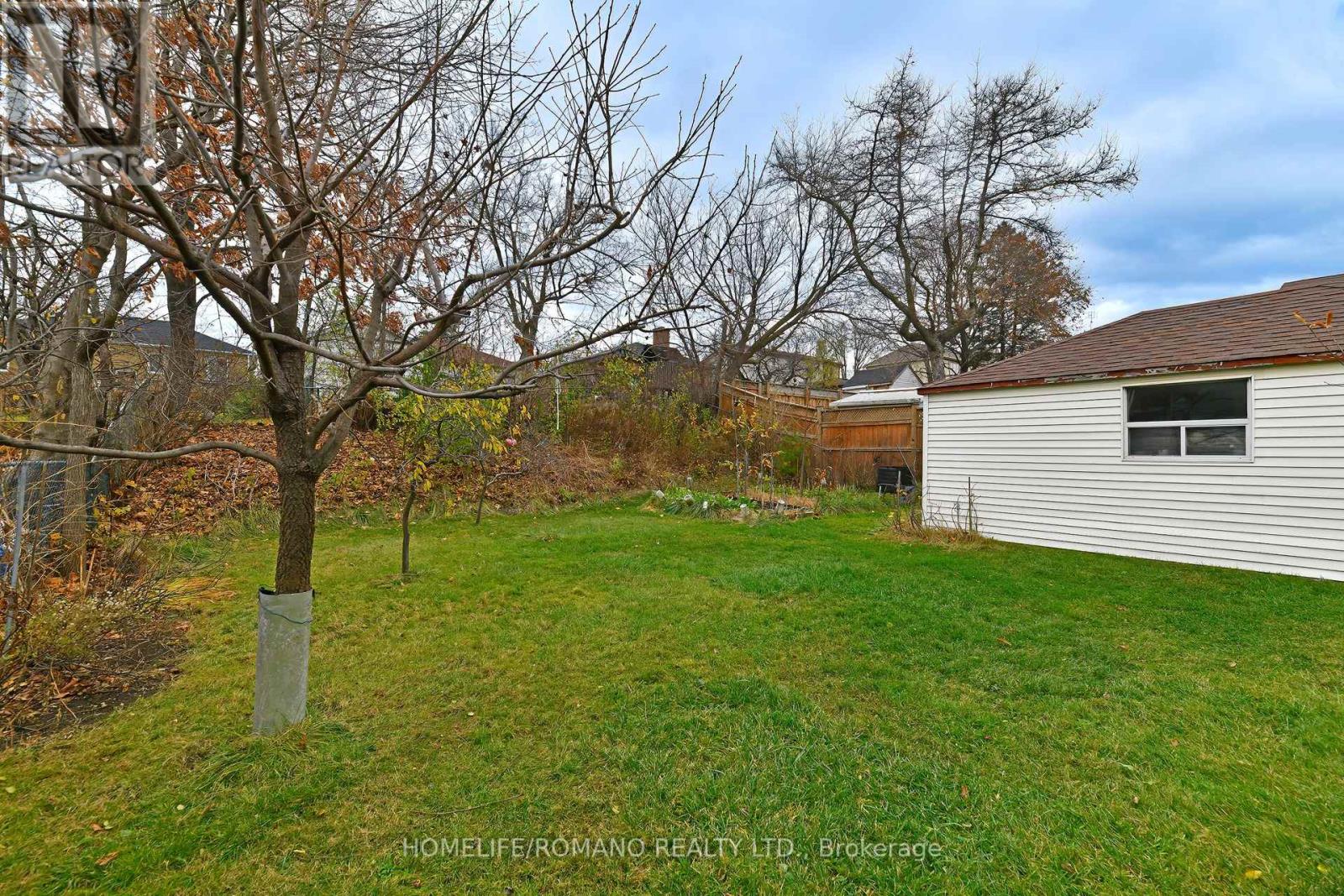 238 Epsom Downs Drive, Toronto, Ontario  M3M 1T4 - Photo 24 - W12207082