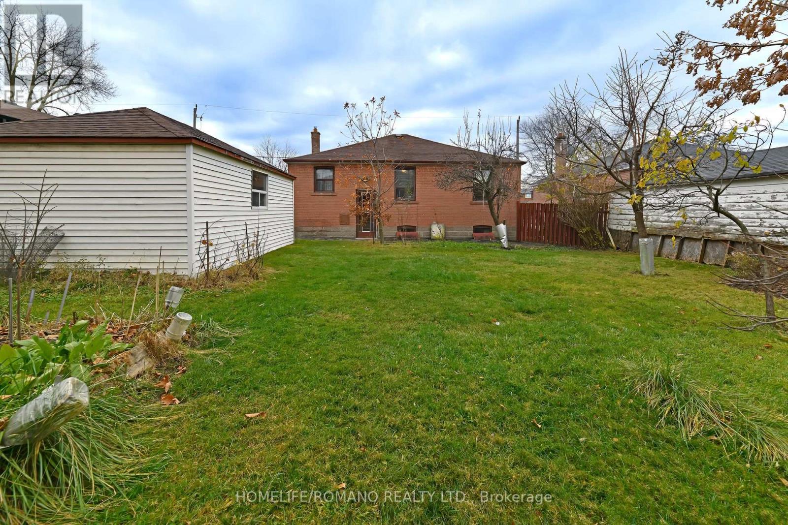 238 Epsom Downs Drive, Toronto, Ontario  M3M 1T4 - Photo 25 - W12207082