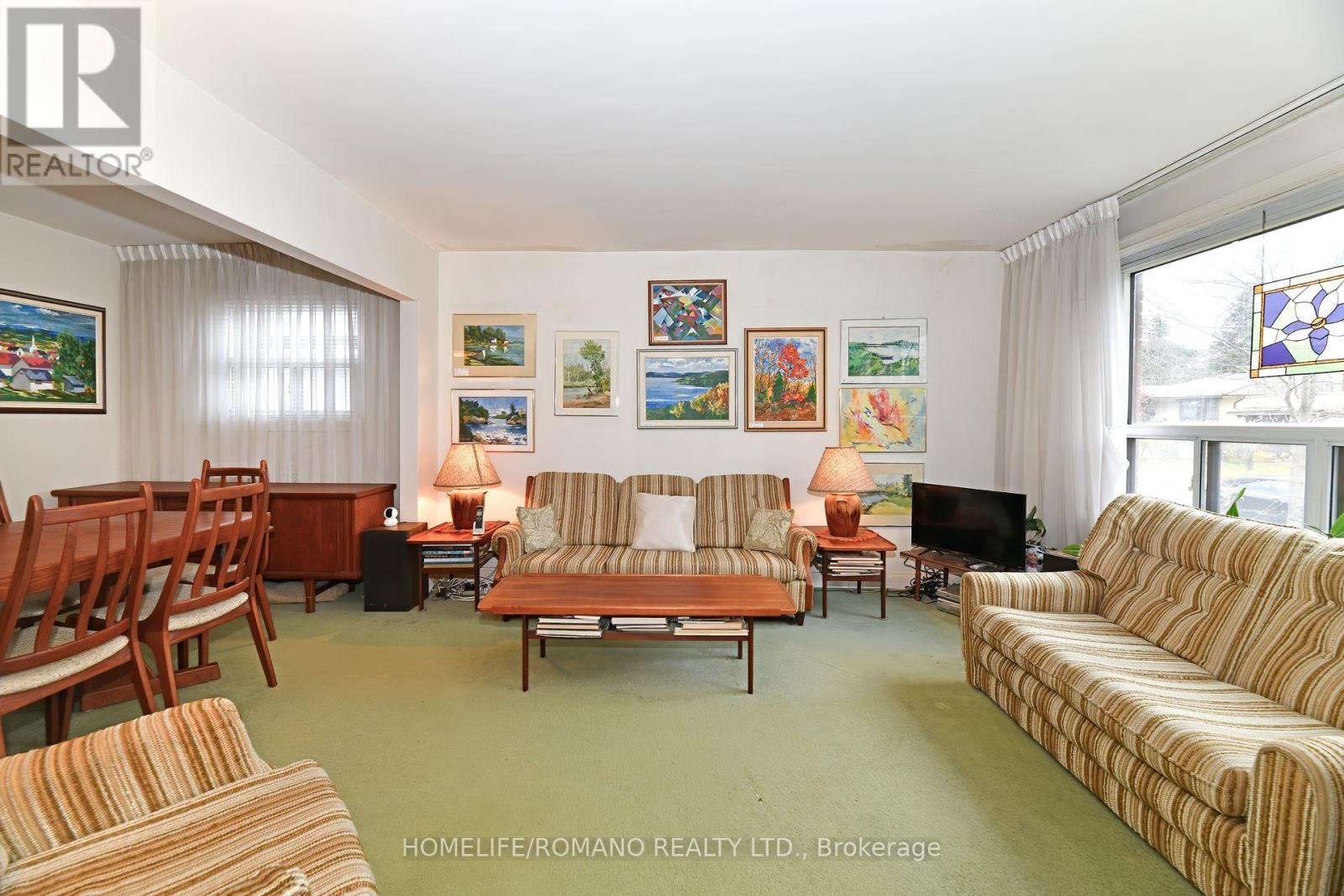238 Epsom Downs Drive, Toronto, Ontario  M3M 1T4 - Photo 4 - W12207082