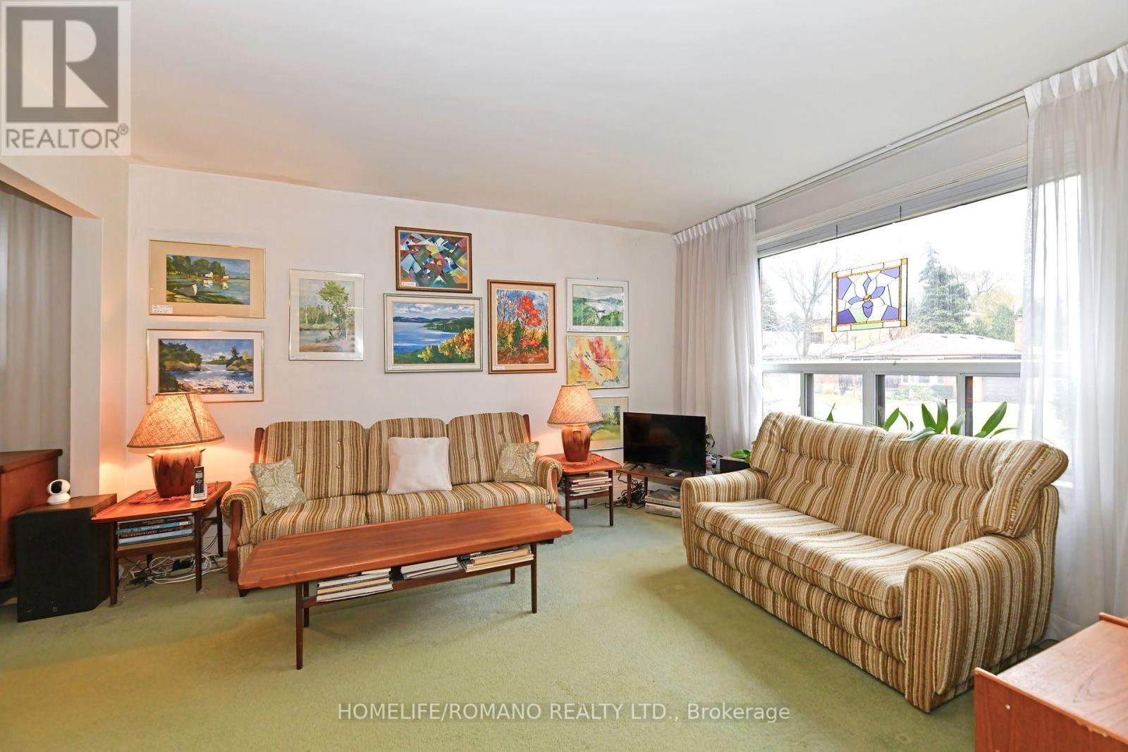 238 Epsom Downs Drive, Toronto, Ontario  M3M 1T4 - Photo 5 - W12207082