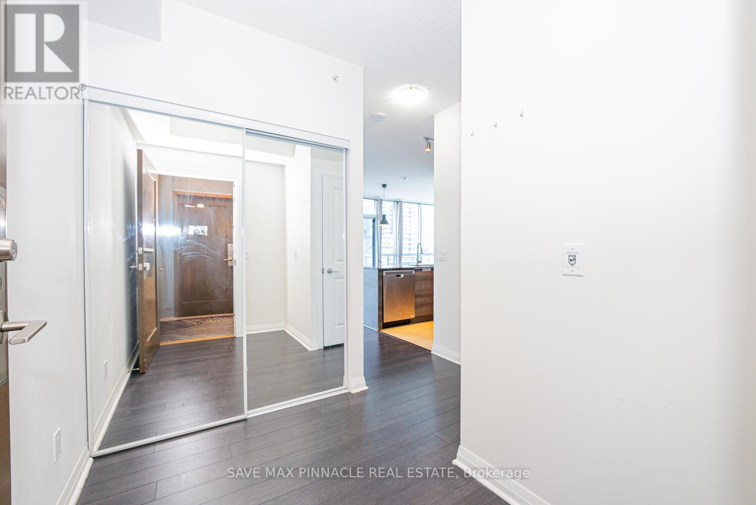 509 - 75 Eglinton Avenue W, Mississauga, Ontario  L5R 0E5 - Photo 7 - W12207099