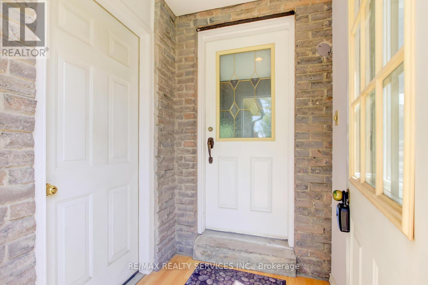 6 Wesmorland Avenue, Brampton, Ontario  L6Z 1E7 - Photo 2 - W12207104