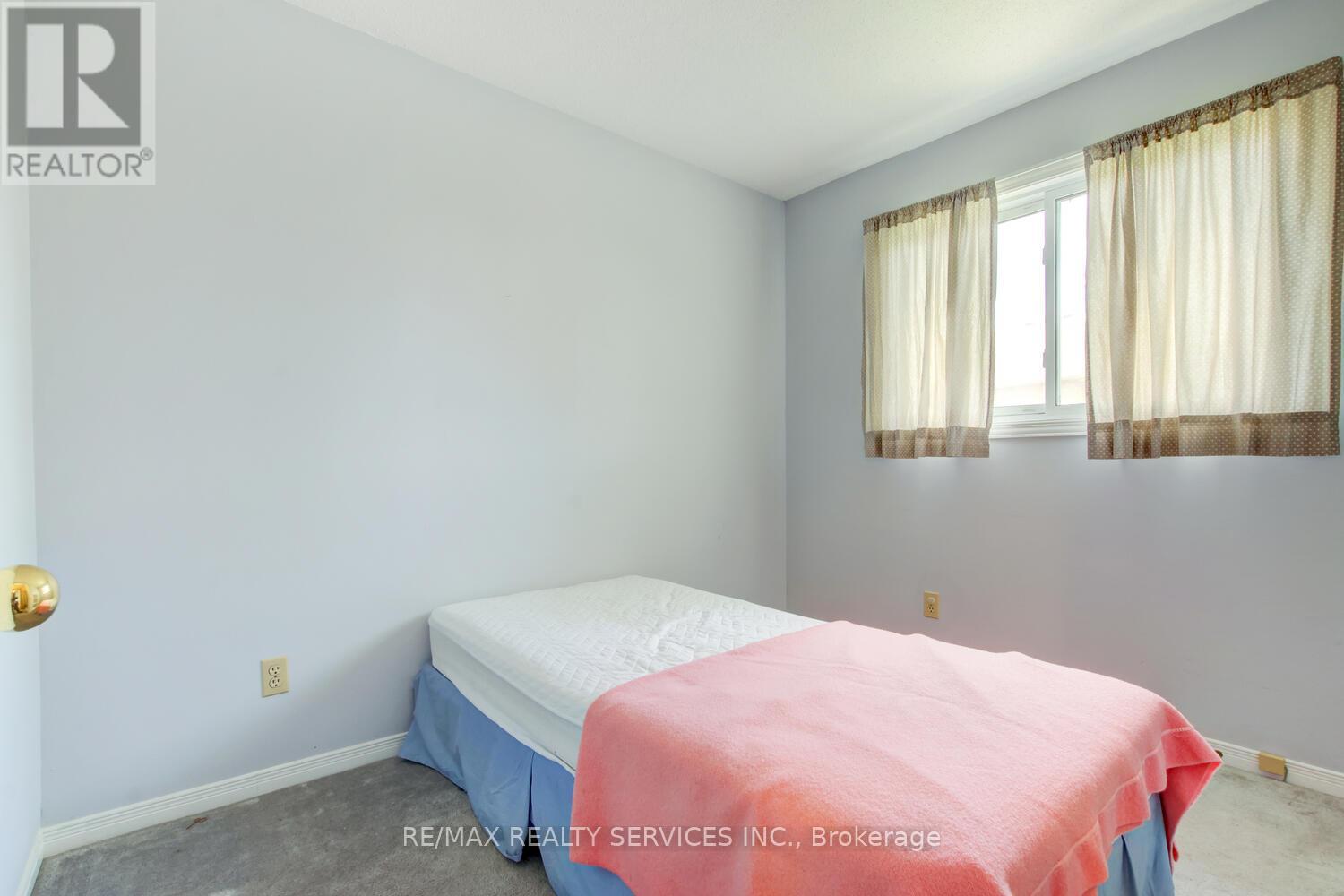 6 Wesmorland Avenue, Brampton, Ontario  L6Z 1E7 - Photo 24 - W12207104