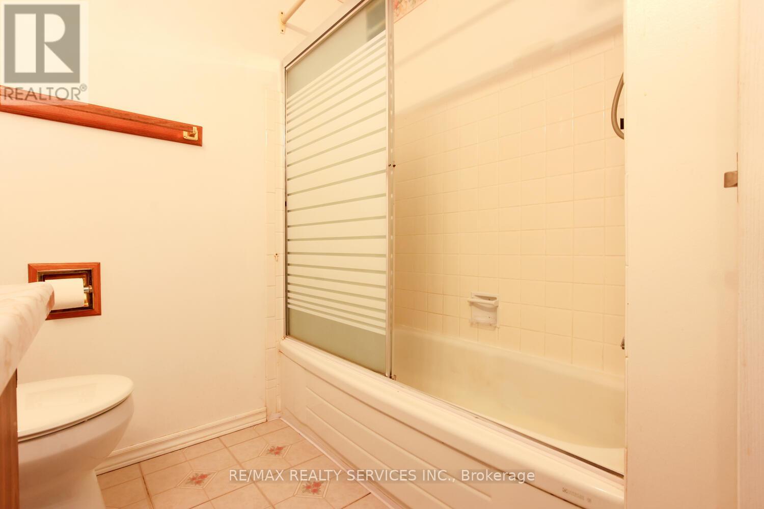6 Wesmorland Avenue, Brampton, Ontario  L6Z 1E7 - Photo 26 - W12207104