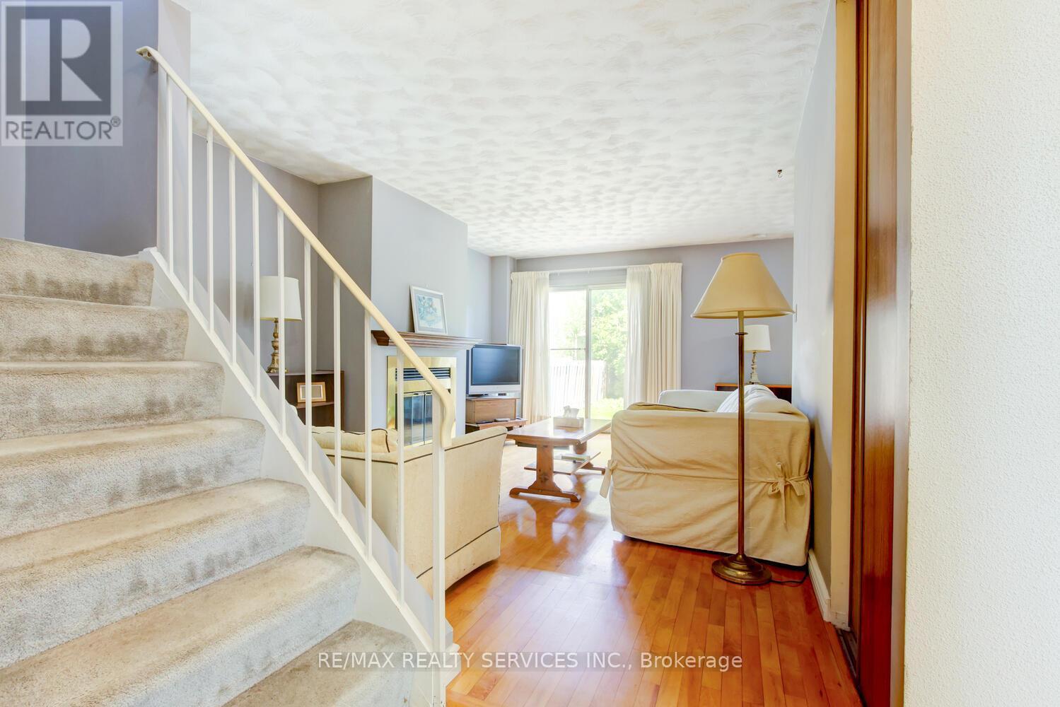 6 Wesmorland Avenue, Brampton, Ontario  L6Z 1E7 - Photo 3 - W12207104