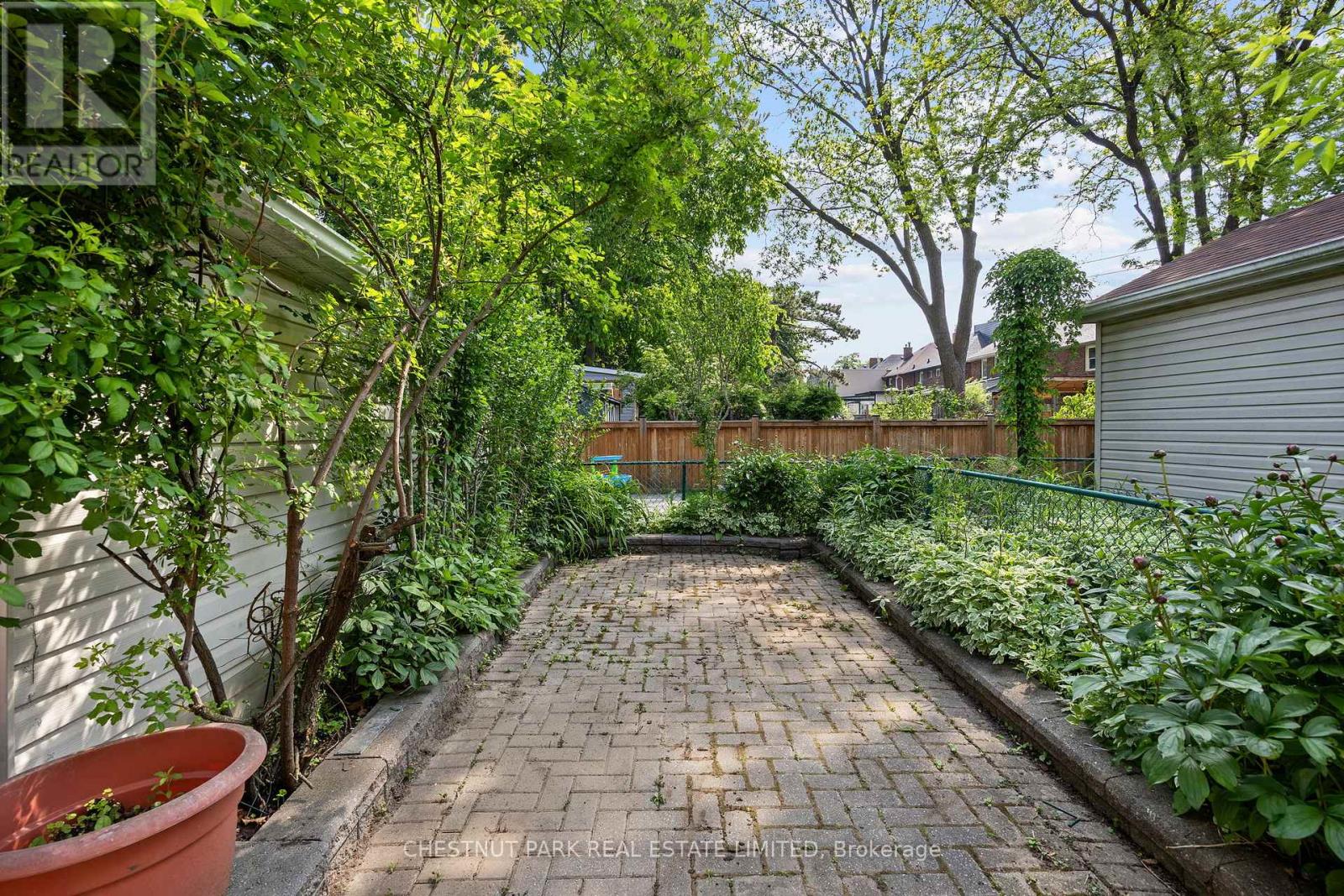 211 Greer Road, Toronto, Ontario  M5M 3N5 - Photo 23 - C12199673