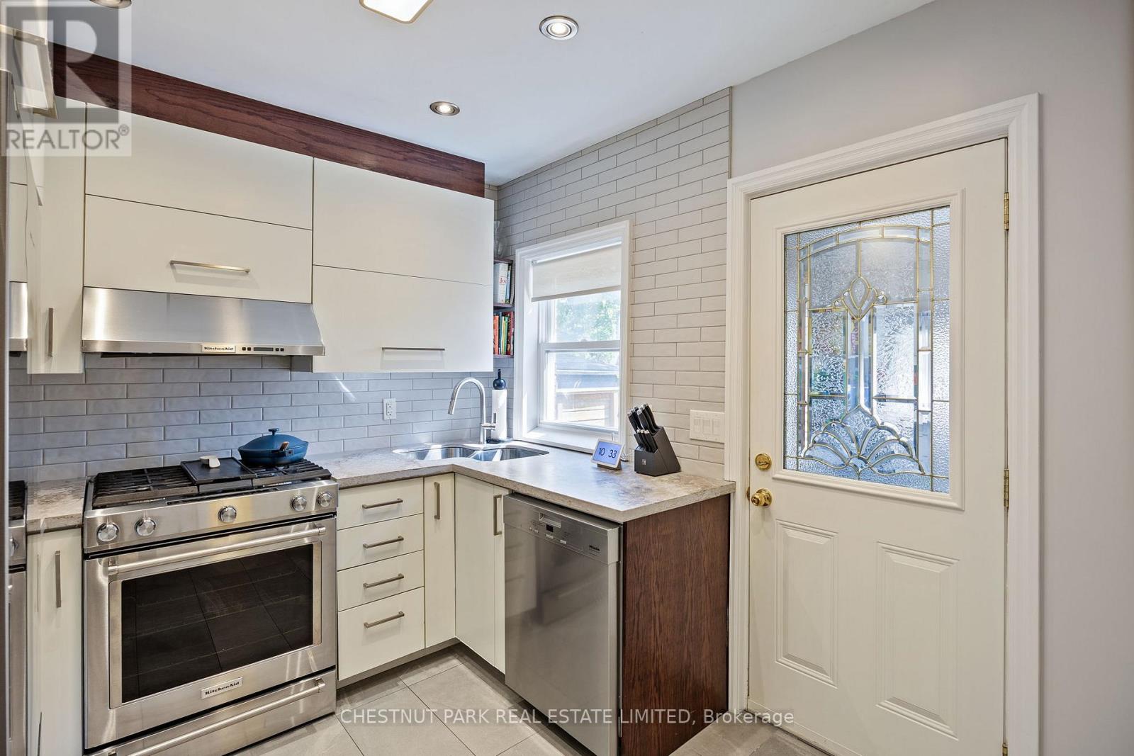 211 Greer Road, Toronto, Ontario  M5M 3N5 - Photo 9 - C12199673