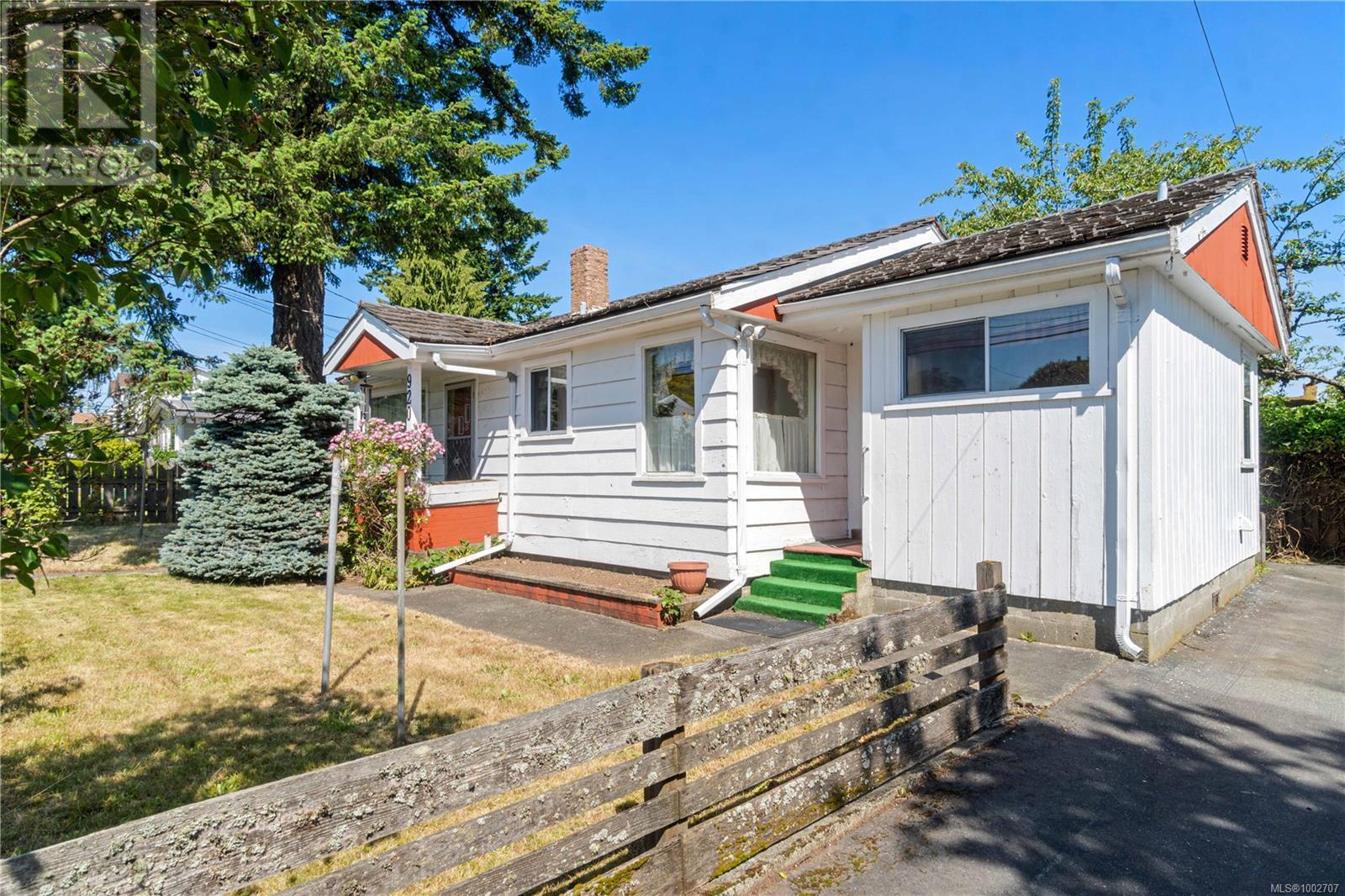 Property at 920 St. George St image 5