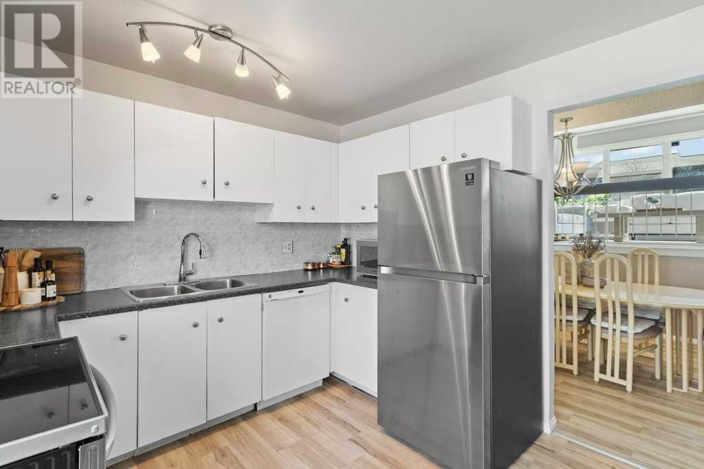 Property at 435 Brae Glen Crescent SW image 5