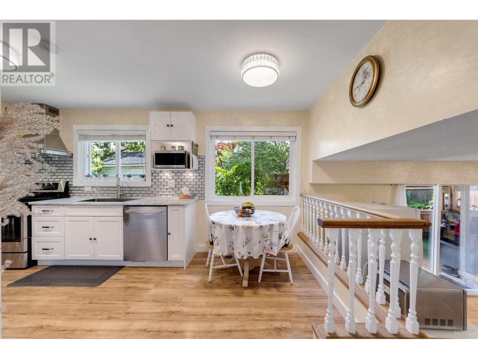 1068 Spruce Avenue, Port Coquitlam, British Columbia  V3B 4X6 - Photo 11 - R3012820
