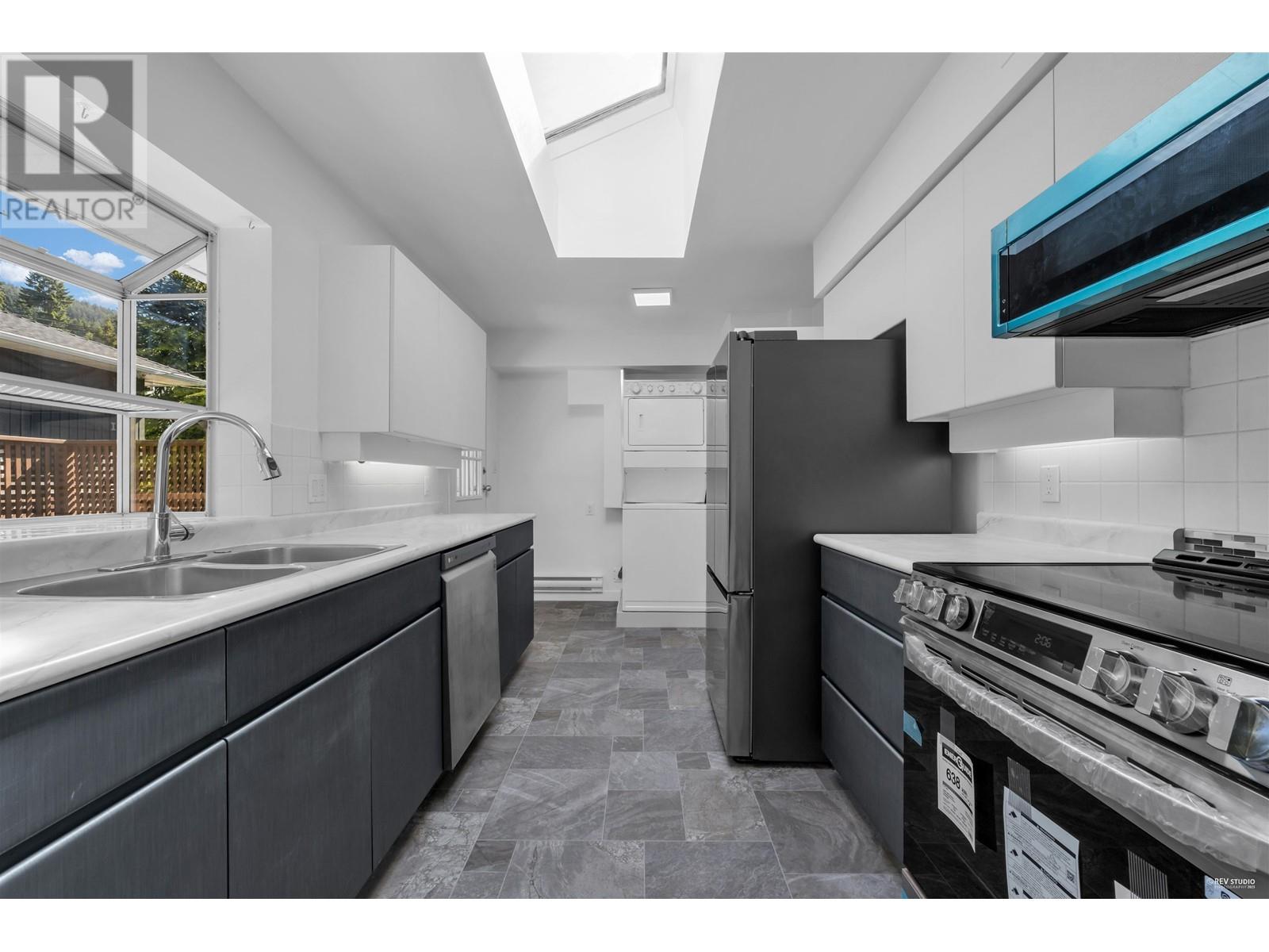 330 W Braemar Road, North Vancouver, British Columbia  V7N 2T5 - Photo 10 - R3012857