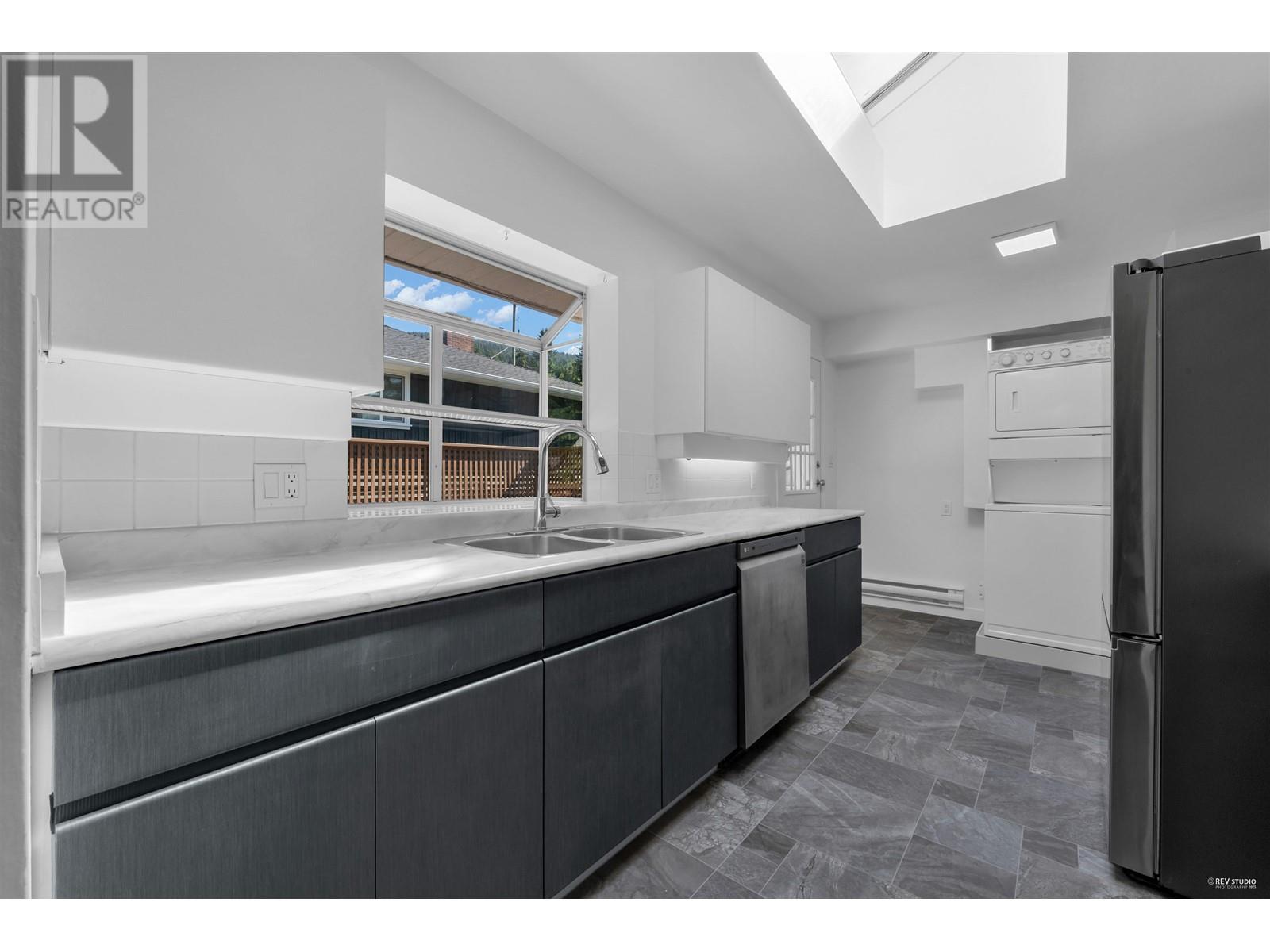 330 W Braemar Road, North Vancouver, British Columbia  V7N 2T5 - Photo 11 - R3012857
