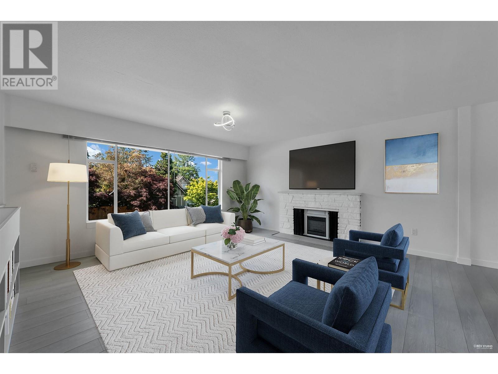 330 W Braemar Road, North Vancouver, British Columbia  V7N 2T5 - Photo 5 - R3012857