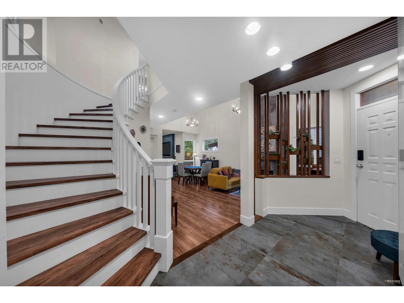 1693 Arbutus Place, Coquitlam, British Columbia  V3E 3K2 - Photo 3 - R3012858