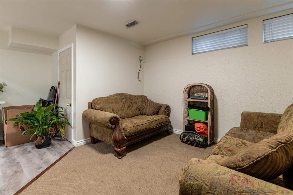 Property at 20490 46 AVENUE image 2