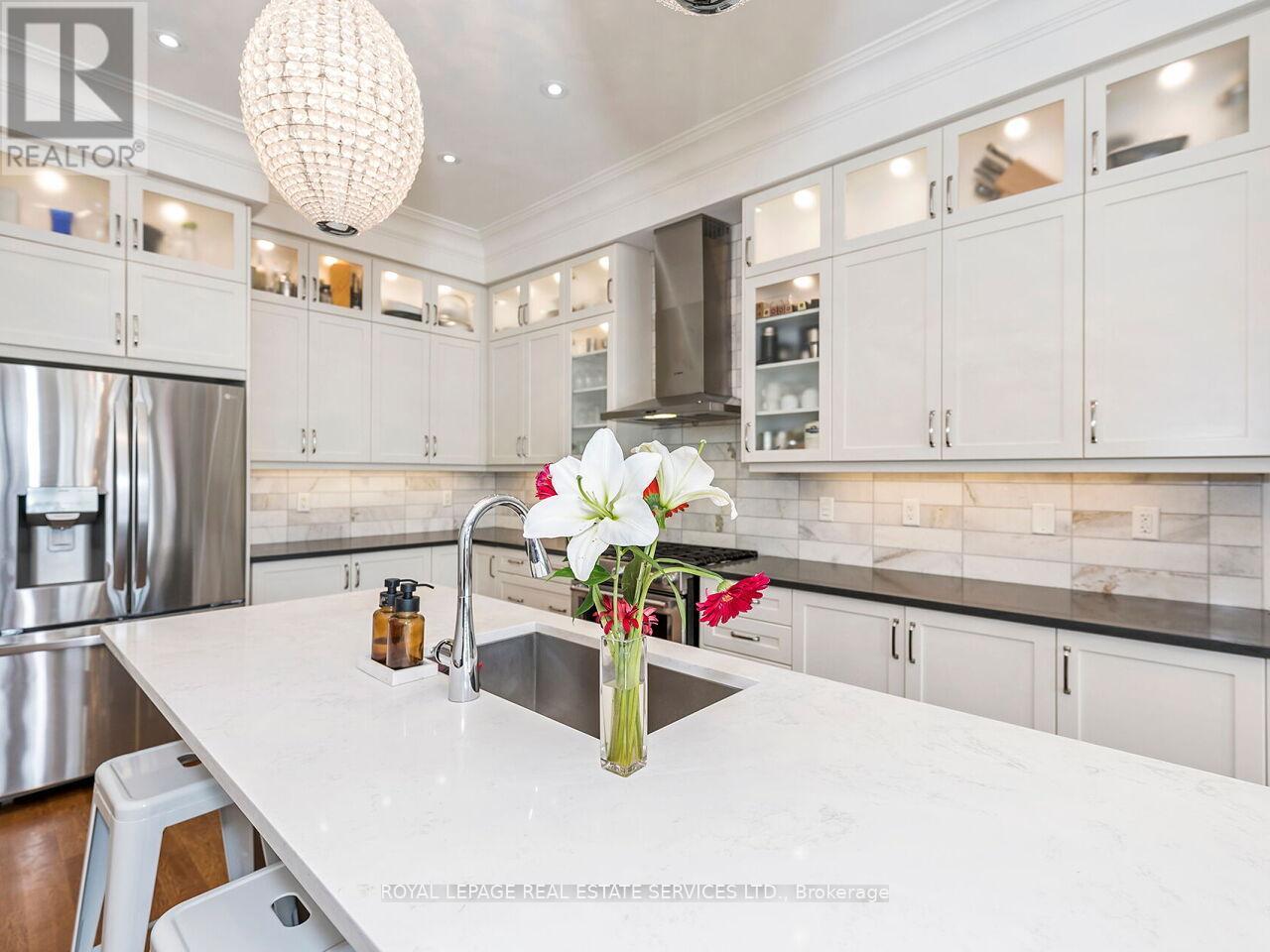 22 Portland Street, Toronto, Ontario  M8Y 1A5 - Photo 3 - W12188069
