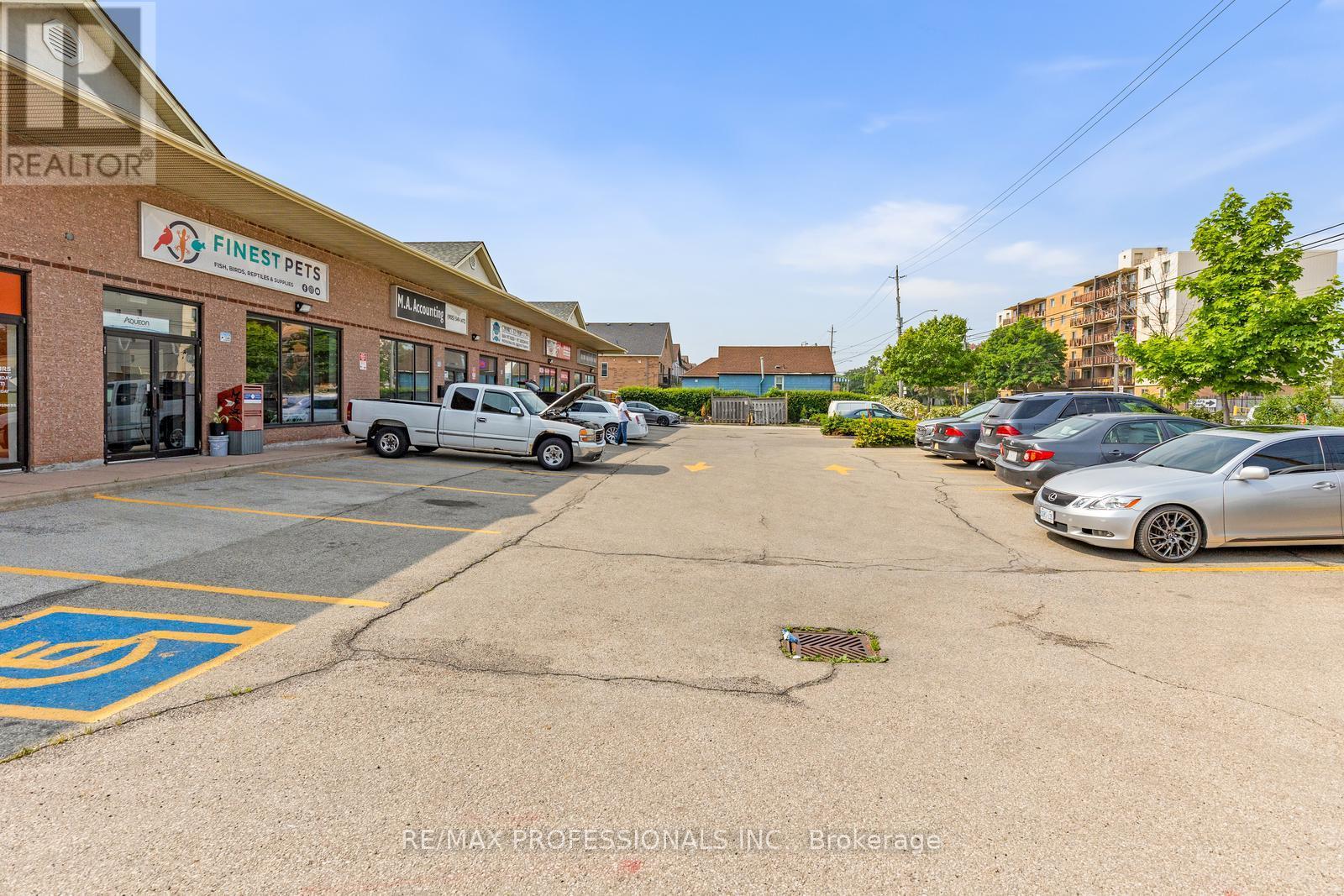 1 - 312 Grays Road, Hamilton, Ontario  L8E 1V2 - Photo 3 - X12207068