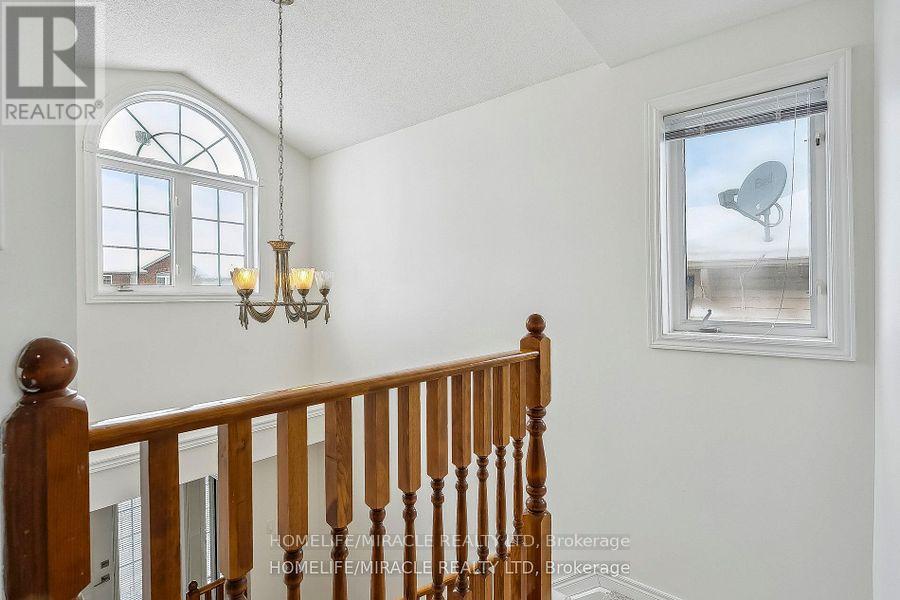 50 Raspberry Trail, Thorold, Ontario  L2V 5E3 - Photo 12 - X12207111