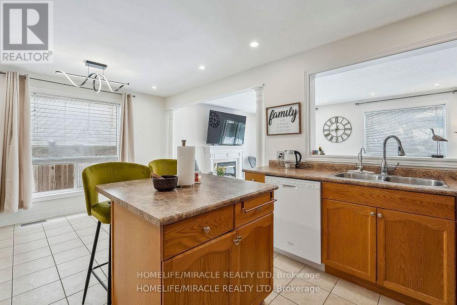 50 Raspberry Trail, Thorold, Ontario  L2V 5E3 - Photo 8 - X12207111